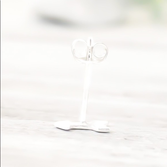 1PC - 925 Sterling Silver Arrow Cartilage Stud Earring Upper Ear Helix Tragus - Picture 3 of 9